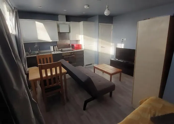 Modern Studio Maidstone - Redecorated Oct 2023