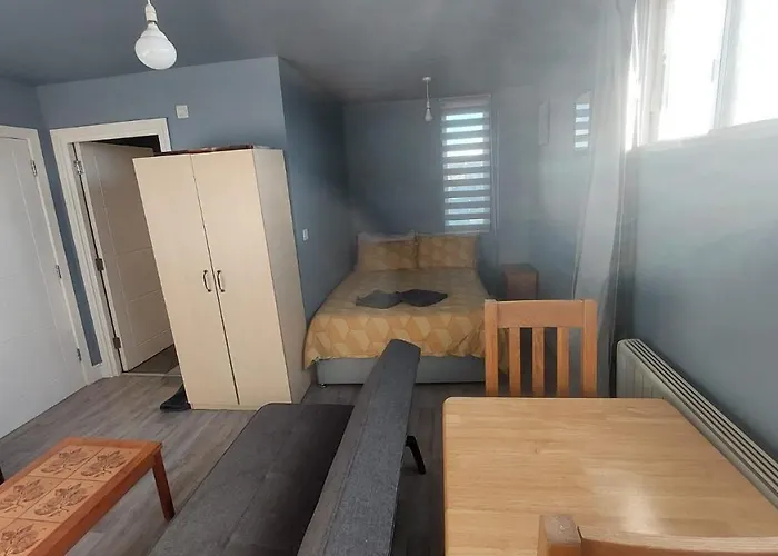 Modern Studio Maidstone - Redecorated Oct 2023