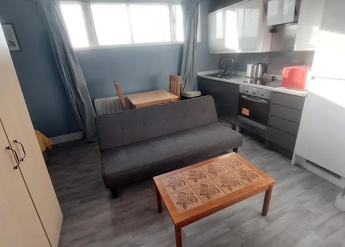 Modern Studio Maidstone - Redecorated Oct 2023