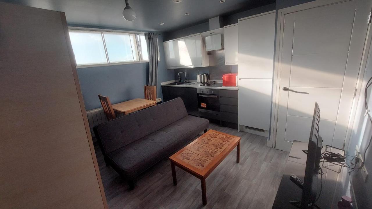 Apartment Modern - Redecorated Oct 2023 Maidstone