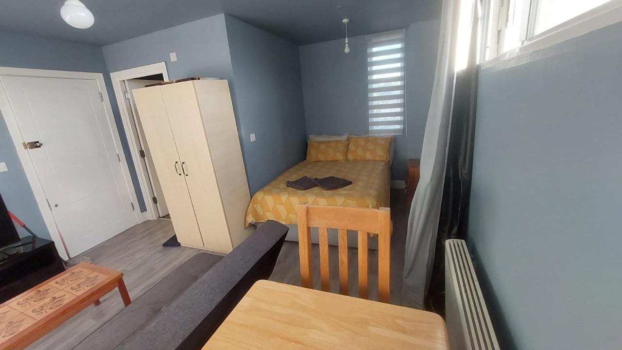 Modern - Redecorated Oct 2023 Apartment Maidstone