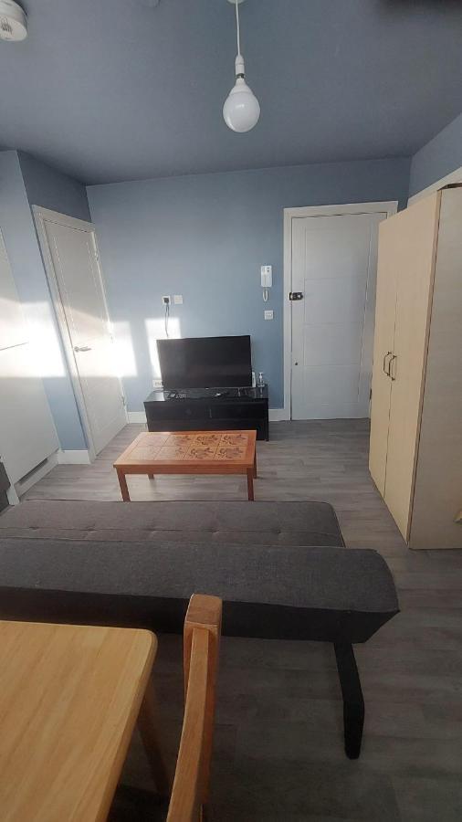 Modern - Redecorated Oct 2023 Apartment Maidstone